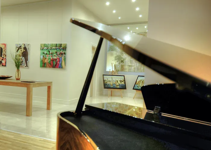 Ξενοδοχείο Lvzz 4*