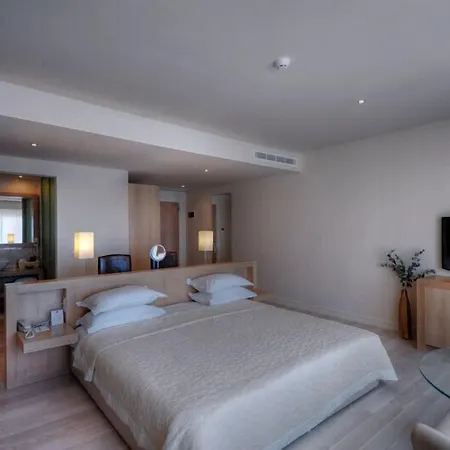 Lvzz Otel 4*
