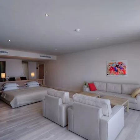 Lvzz Otel
