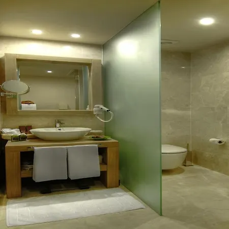 Lvzz Otel 4*